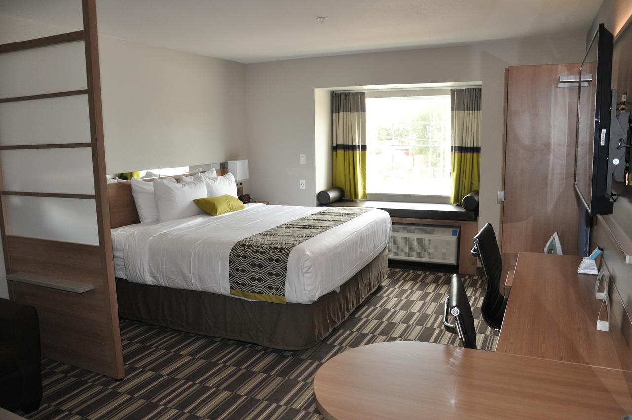 Microtel Inn & Suites By Wyndham לובוק מראה חיצוני תמונה