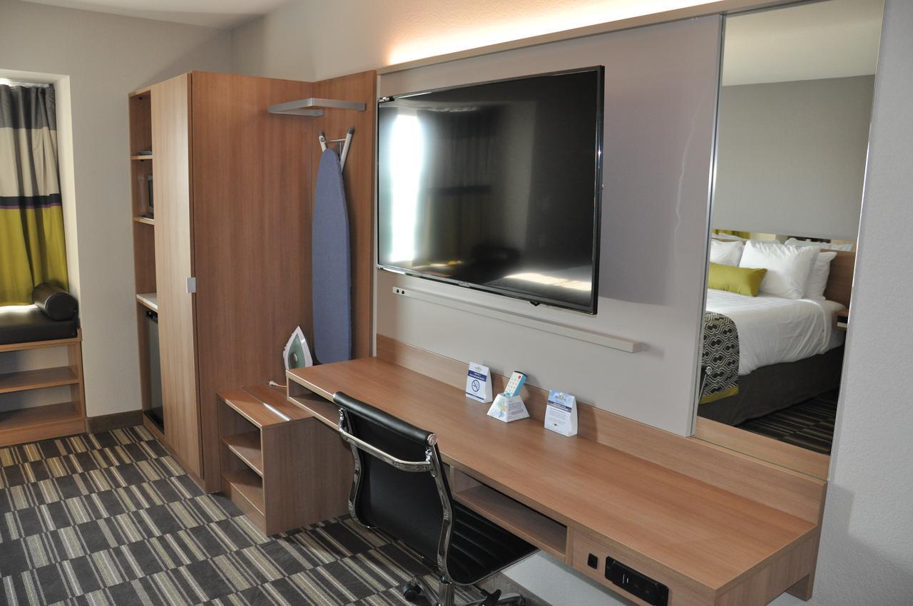 Microtel Inn & Suites By Wyndham לובוק מראה חיצוני תמונה