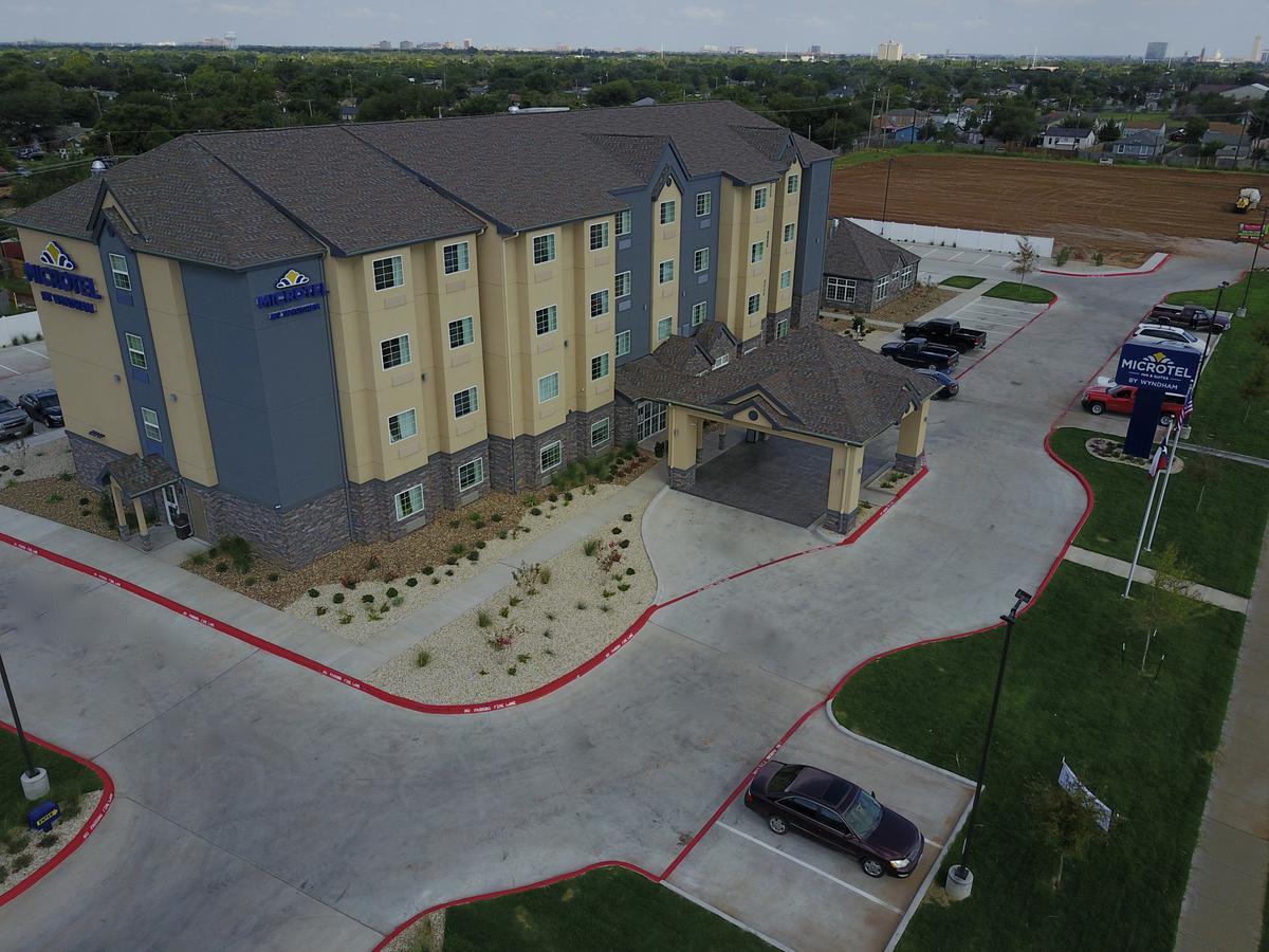 Microtel Inn & Suites By Wyndham לובוק מראה חיצוני תמונה