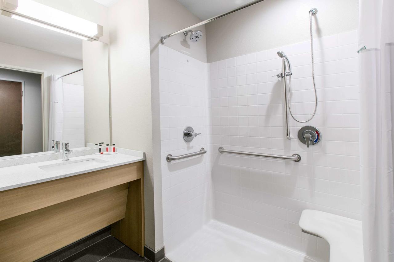 Microtel Inn & Suites By Wyndham לובוק מראה חיצוני תמונה