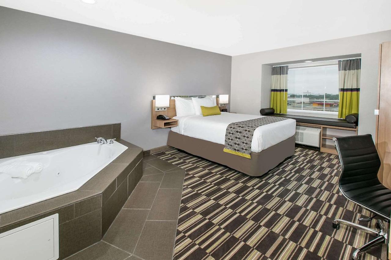 Microtel Inn & Suites By Wyndham לובוק מראה חיצוני תמונה